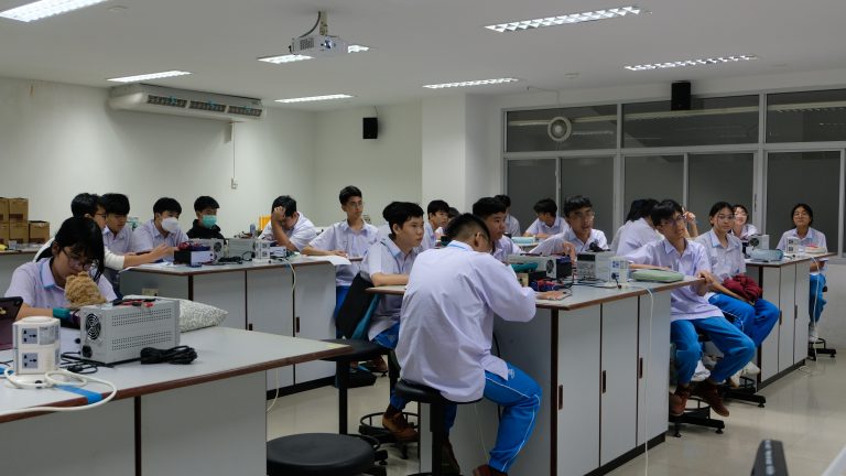 คณะเทคโนโลยีและสิ่งแวดล้อม ม.อ.ภูเก็ต จัดโครงการค่ายวิทยาศาสตร์ เทคโนโลยี และสิ่งแวดล้อมสำหรับนักเรียนระดับมัธยมศึกษาตอนต้น โรงเรียนภูเก็ตวิทยาลัย