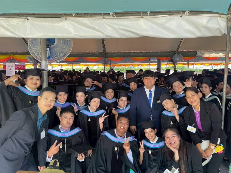 บรรยากาศบัณฑิตคณะเทคโนโลยีและสิ่งแวดล้อม เข้ารับพระราชทานปริญญาบัตร ประจำปีการศึกษา 2567