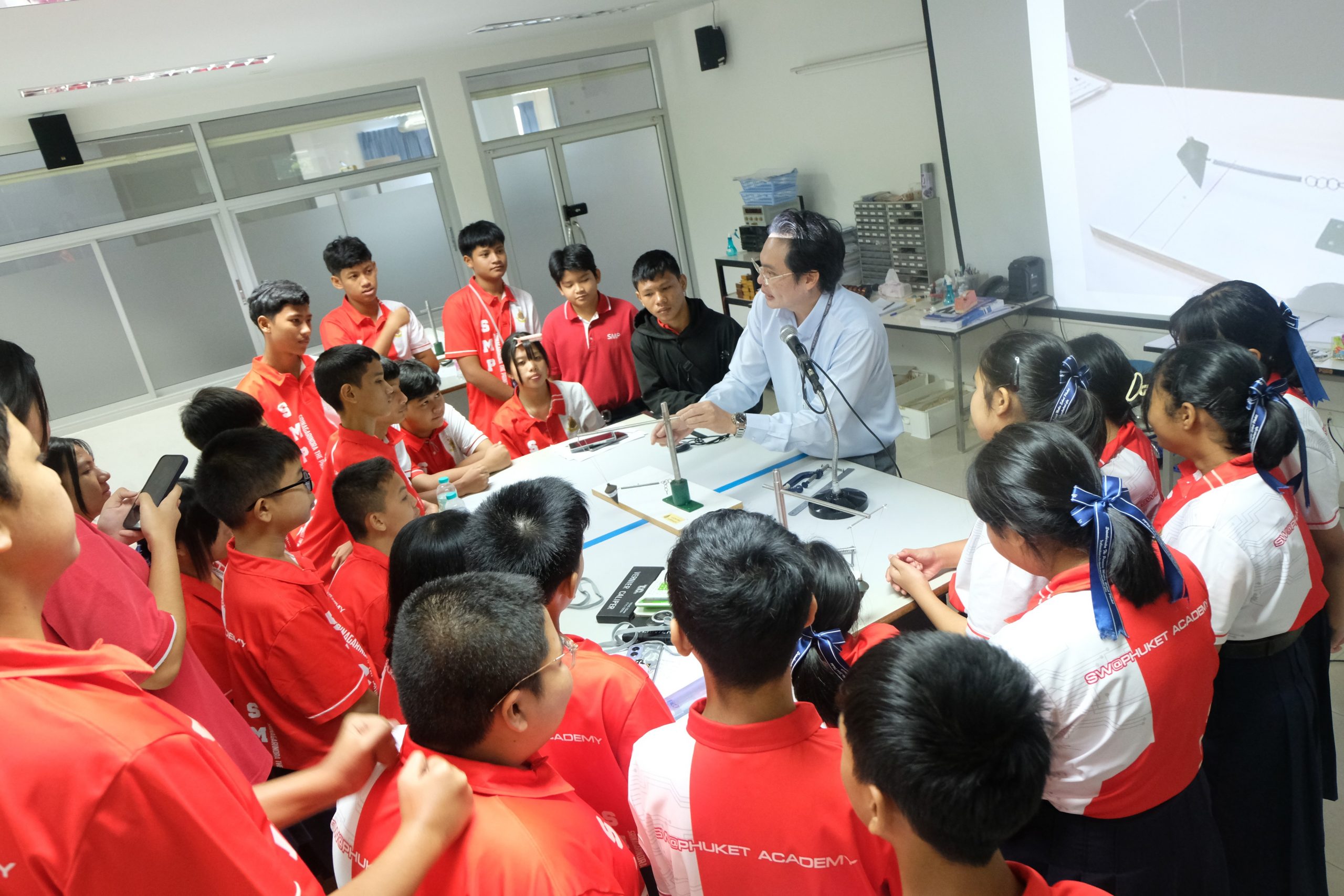 คณะเทคโนโลยีและสิ่งแวดล้อม จัดโครงการฝึกปฏิบัติการวิทยาศาสตร์ สำหรับนักเรียนห้อง SMP และ SMTE โรงเรียนเฉลิมพระเกียรติสมเด็จพระศรีนครินทร์ ภูเก็ต ในพระราชูปถัมภ์สมเด็จพระเทพรัตนราชสุดาฯ สยามบรมราชกุมารี