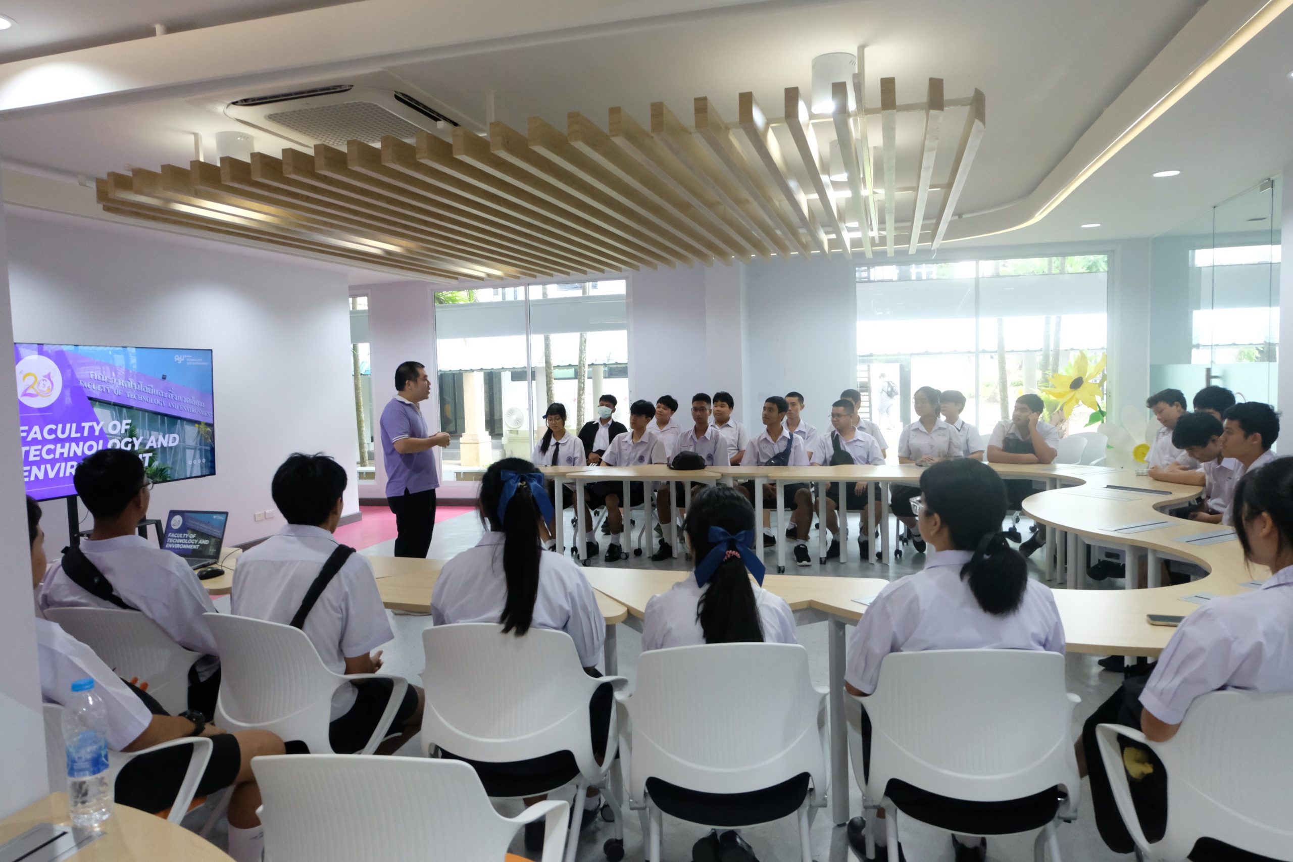 คณะเทคโนโลยีและสิ่งแวดล้อม ร่วมต้อนรับคณะครูและนักเรียนจากศูนย์วิชาการฟายด์มี ภูเก็ต