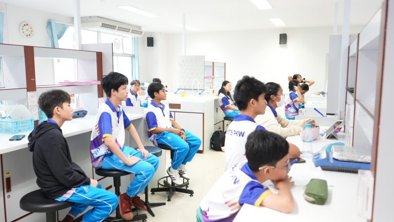 คณะเทคโนโลยีและสิ่งแวดล้อม จัดโครงการค่ายวิทยาศาสตร์ เทคโนโลยี และสิ่งแวดล้อม สำหรับนักเรียนระดับมัธยมศึกษาตอนต้น โรงเรียนภูเก็ตวิทยาลัย