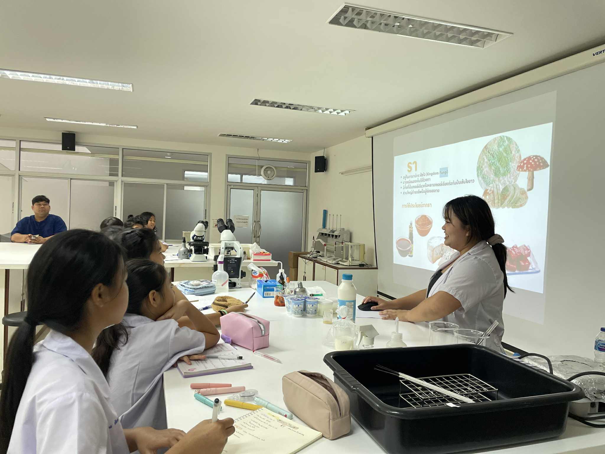 คณะเทคโนโลยีและสิ่งแวดล้อม จัดอบรมทักษะทางจุลชีววิทยา “จุลินทรีย์มีประโยชน์ในอาหารหมักดอง”