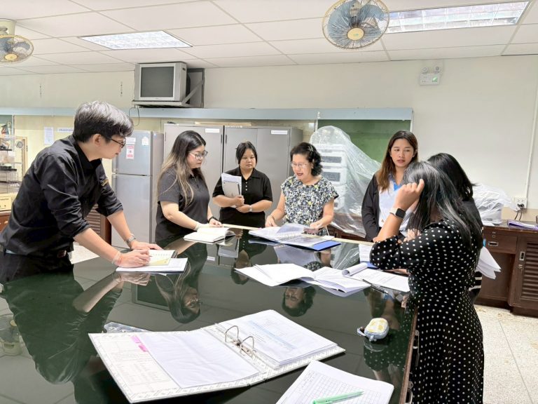 คณะเทคโนโลยีและสิ่งแวดล้อม จัดโครงการอบรมพัฒนาผู้ตรวจประเมินภายใน เสริมความรู้มาตรฐานความปลอดภัยห้องปฏิบัติการ