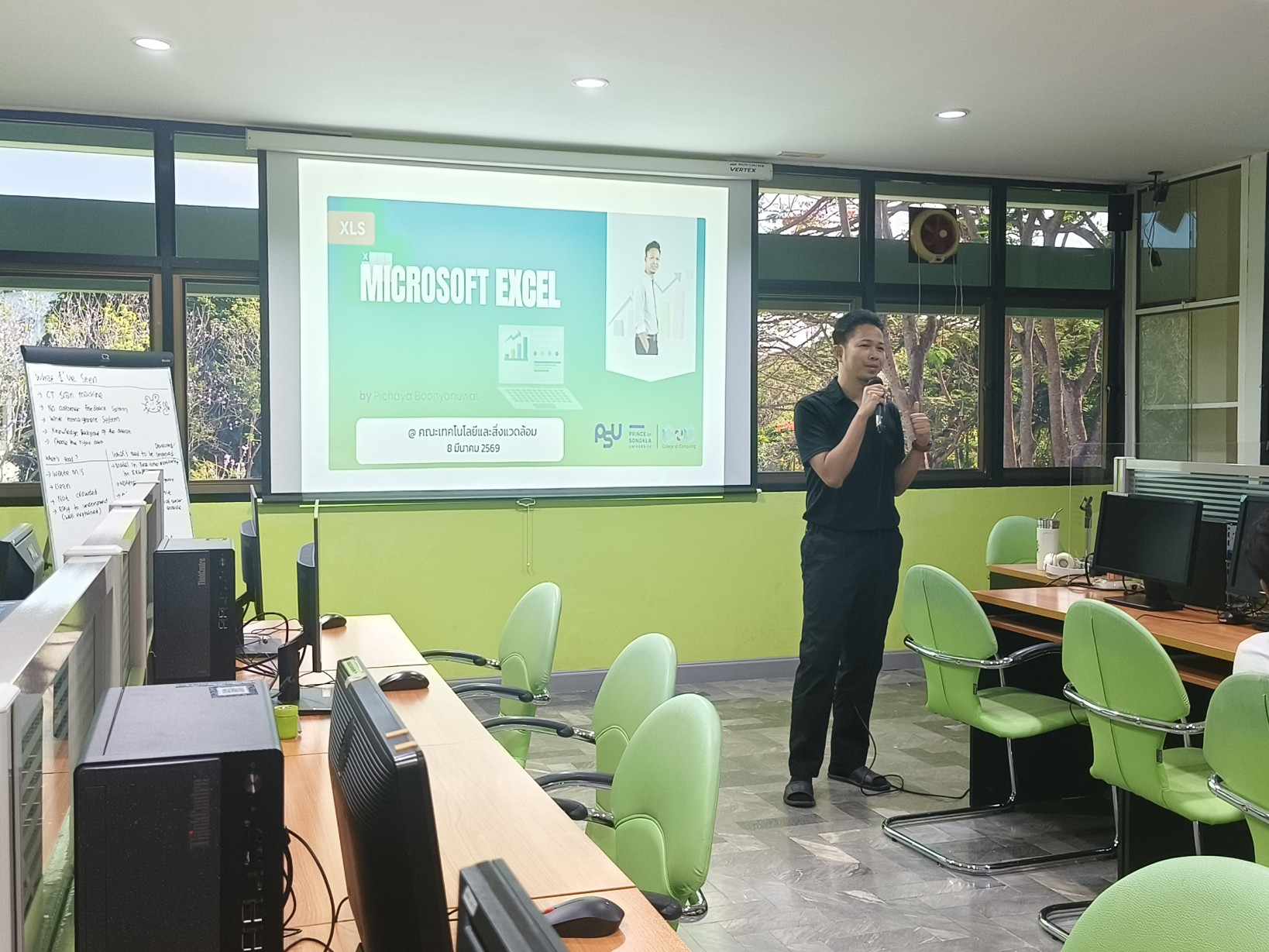 ภาพบรรยากาศโครงการอบรมการใช้โปรแกรมคอมพิวเตอร์ที่จำเป็นสำหรับนักศึกษา คณะเทคโนโลยีและสิ่งแวดล้อม ในหัวข้อ “โปรแกรม Microsoft Excel”