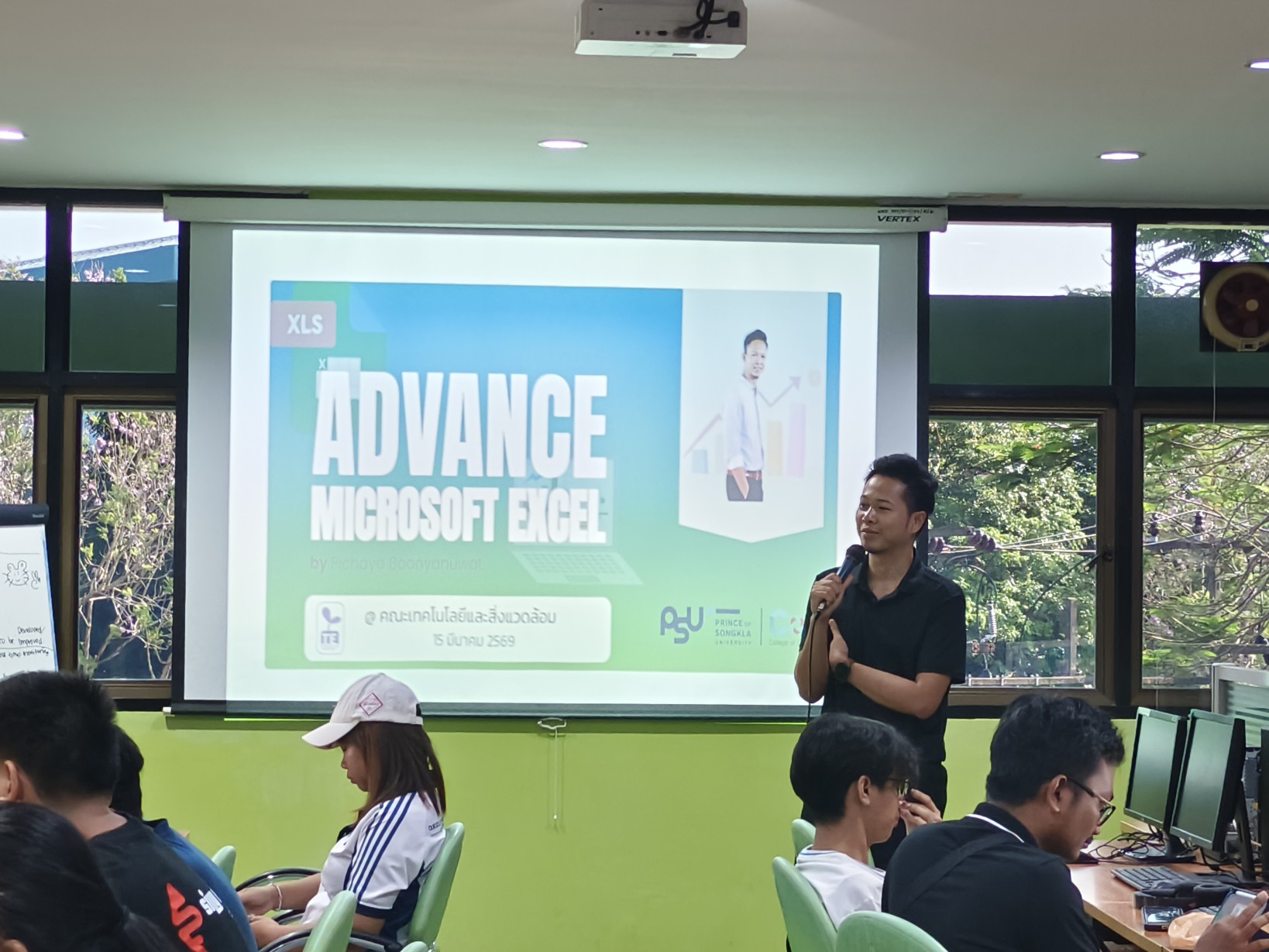 ภาพบรรยากาศ โครงการอบรมการใช้โปรแกรมคอมพิวเตอร์ที่จำเป็นสำหรับนักศึกษา คณะเทคโนโลยีและสิ่งแวดล้อม ในหัวข้อ “หัวข้อ โปรแกรม Microsoft Excel Advanced ครั้งที่ 1 และ ครั้งที่ 2”