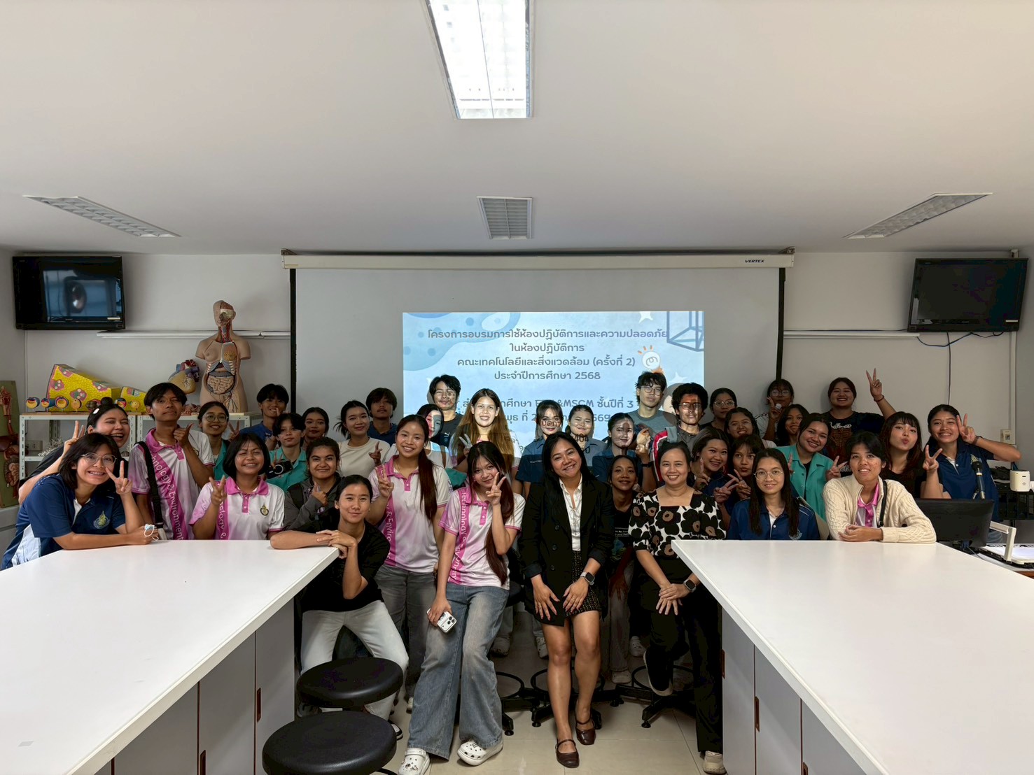 คณะเทคโนโลยีและสิ่งแวดล้อม จัดอบรมการใช้ห้องปฏิบัติการและความปลอดภัย สำหรับนักศึกษาชั้นปีที่ 3 สาขาวิชาเทคโนโลยีและการจัดการสิ่งแวดล้อม และสาขาวิชาวิทยาศาสตร์ทางทะเลและการจัดการชายฝั่ง