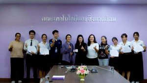 คณะเทคโนโลยีและสิ่งแวดล้อม รับมอบทุนสนับสนุนโครงงานด้านสิ่งแวดล้อม พร้อมเกียรติบัตรและบัตรเข้าสวนน้ำจากบริษัท วานา นาวา จำกัด