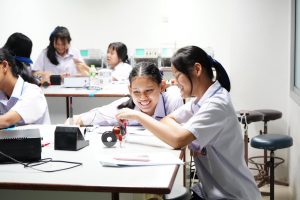 คณะเทคโนโลยีและสิ่งแวดล้อม จัดโครงการค่ายสร้างแรงบันดาลใจในการทำโครงงาน สำหรับนักเรียนโรงเรียนสตรีภูเก็ต