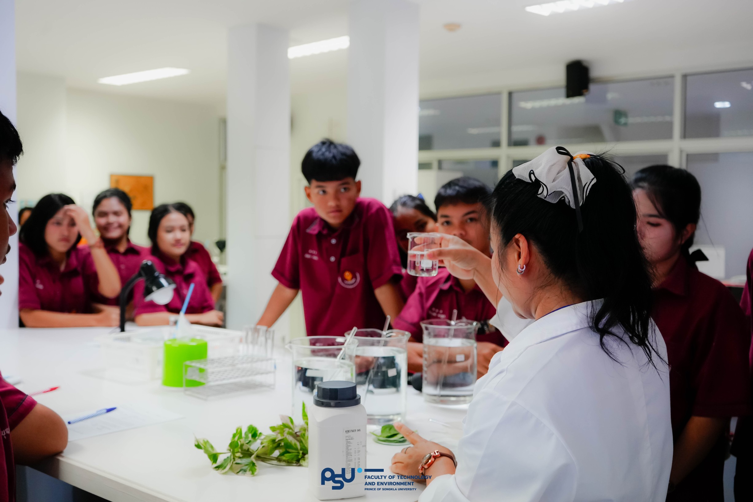 คณะเทคโนโลยีและสิ่งแวดล้อม จัดโครงการพัฒนาทักษะวิทยาศาสตร์เชิงปฏิบัติการ ให้กับโรงเรียนวังวิเศษ จ.ตรัง